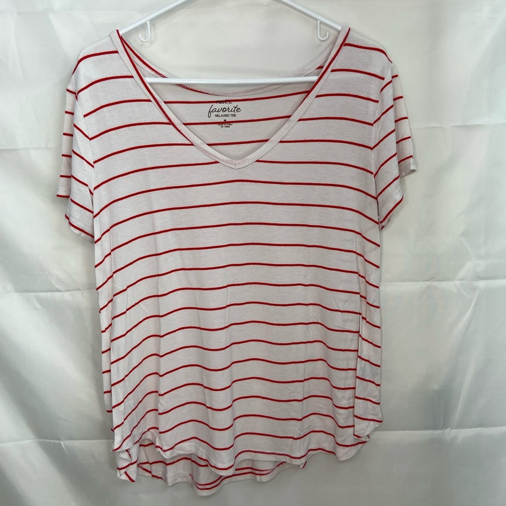 Rue21 women’s white red striped short sleeve stretch relaxed v-neck loose shirt
